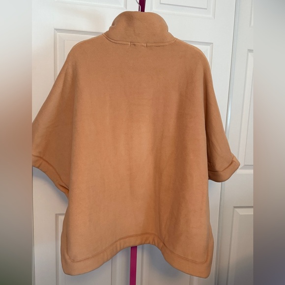 Cuddl Duds Fleece Bonded with Sherpa
Cambridge Capelet - Picture 3 of 8